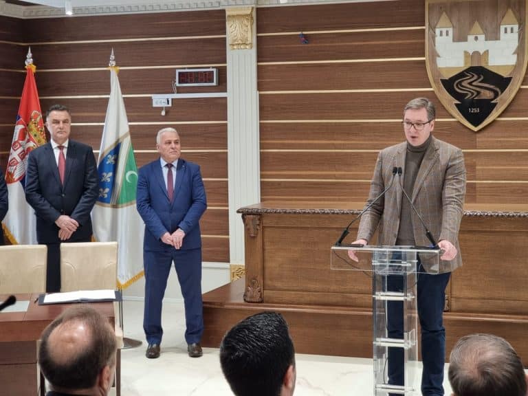 Vučić: Poskupljenje struje neće uticati na standard građana, naredni meseci kritični (video)