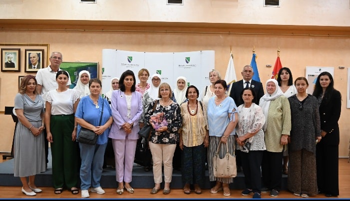Majke Srebrenice na sastanku sa gradnoinačelnikom Biševcem i u poseti  BNV