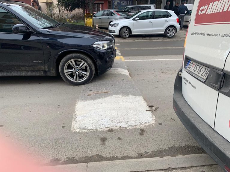 Počelo montiranje platformi za usporavanje saobraćaja u Novom Pazaru