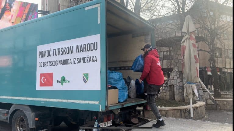Novopazarci prikupljaju pomoć za narod Turske (video)