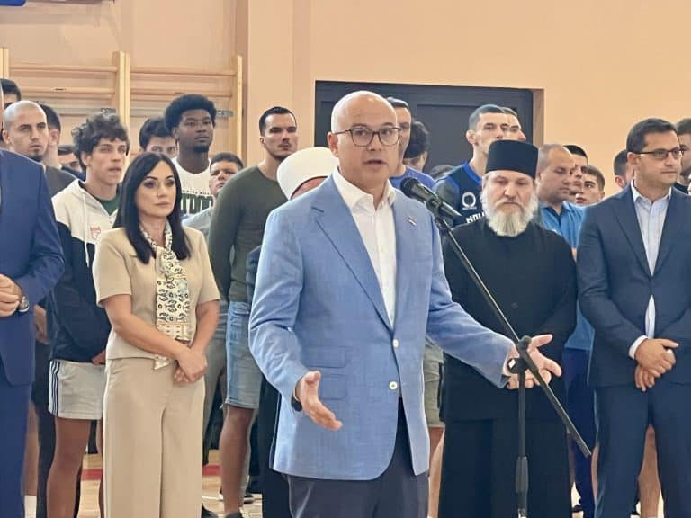 Premijer u Novom Pazaru: Neprijatelji nas žele zavaditi, ali mi moramo ostati jedinstveni (VIDEO)
