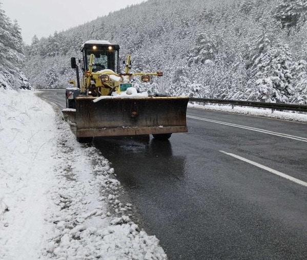 Glavni putevi u Zlatiborskom okrugu prohodni, oprez zbog moguće ledene kiše i guste magle (VIDEO)