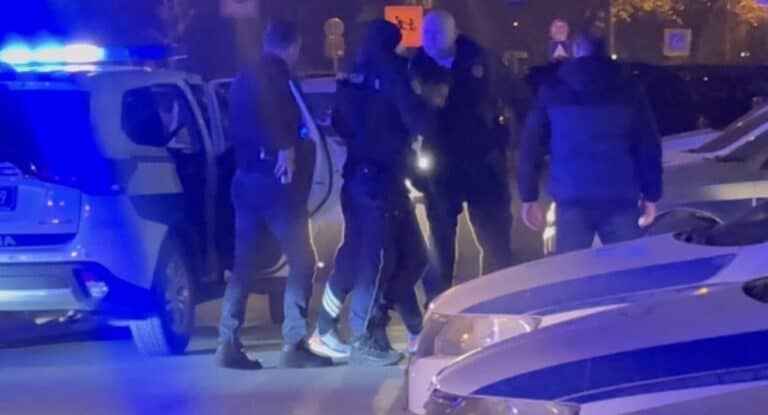 MUP: Uhapšen policijski službenik u Novom Pazaru zbog sumnje da je pomagao pljačkašu zlatare